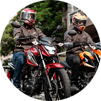 A CG 160 Titan 2025 chegou cheia de estilo, robustez e tecnologia! Com um design pensado para você, ela oferece novas cores: Vermelho, Preto e Laranja. Sinta a emoção de dominar a cidade com a sua CG Titan!